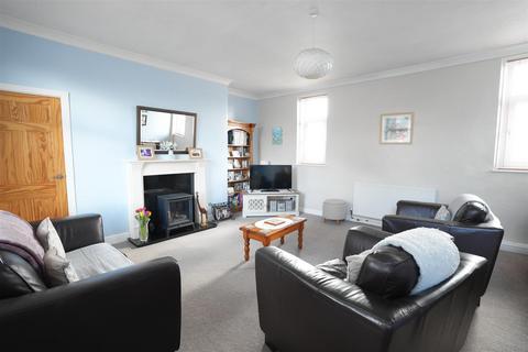 3 bedroom end of terrace house for sale, Rochdale Road, Greetland, Halifax