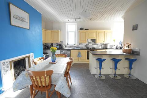 3 bedroom end of terrace house for sale, Rochdale Road, Greetland, Halifax