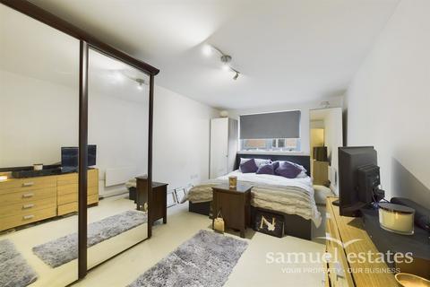 Flat 5, Prospect House, 4 Chapter Way, London, SW19 2RZ