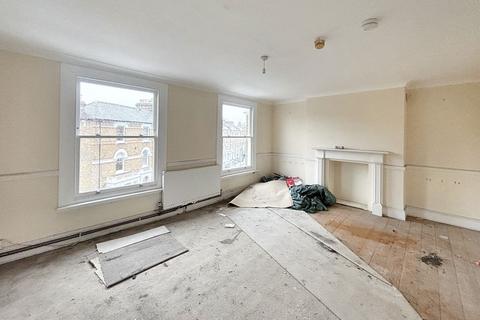 2 bedroom flat for sale, Flat C, 73 Digby Crescent, Finsbury Park, London, N4 2HS