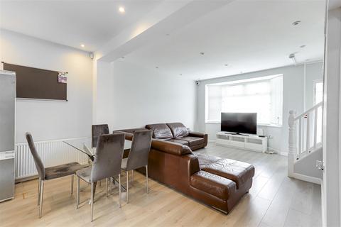 5 bedroom end of terrace house for sale, Larmans Road, Enfield