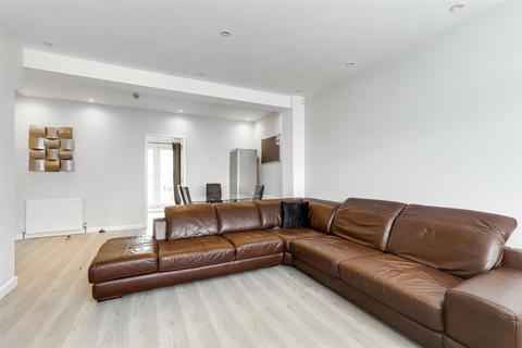 5 bedroom end of terrace house for sale, Larmans Road, Enfield