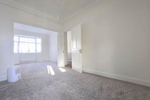 3 bedroom terraced house to rent, Third Avenue, Manor Park, E12 6DT