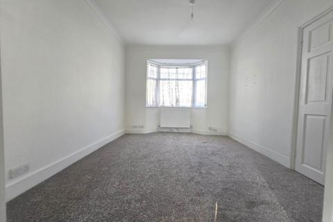 3 bedroom terraced house to rent, Third Avenue, Manor Park, E12 6DT