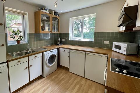 2 bedroom flat for sale, Busbridge, Godalming