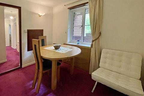 2 bedroom flat for sale, Busbridge, Godalming