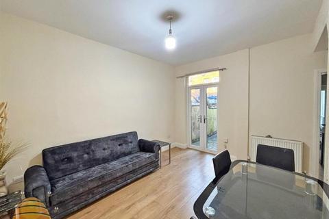 3 bedroom house to rent, Henbury Street, Manchester M14