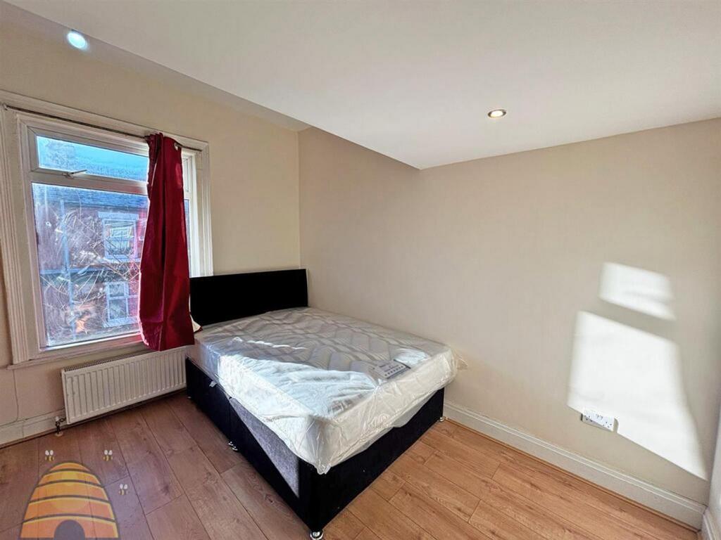 A bright and inviting double bedroom with a coz...