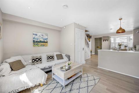 23 Spencer Walk, London, SW15 1PL