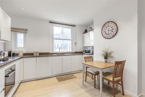 2 bedroom flat for sale, Marius Road, SW17