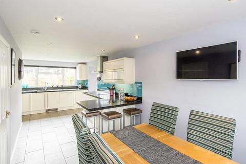 5 bedroom detached house for sale, Spring Close, Lutterworth