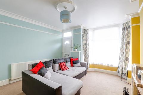 2 bedroom semi-detached house to rent, Standhill Road, Carlton NG4