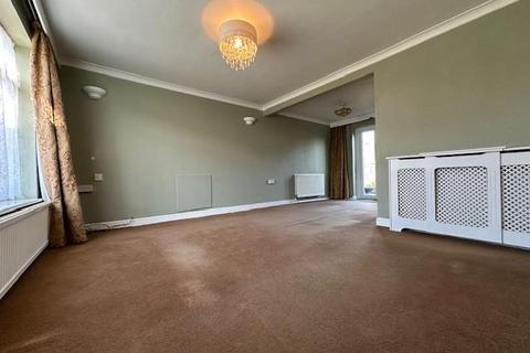 3 bedroom end of terrace house to rent, Underwood Close, Kennington TN24 9LT