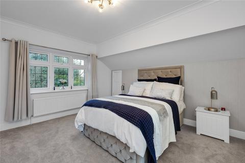 5 bedroom detached house to rent, Warren Close, Esher, Surrey, KT10