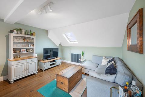 2 bedroom flat for sale, Woodside Green, London SE25