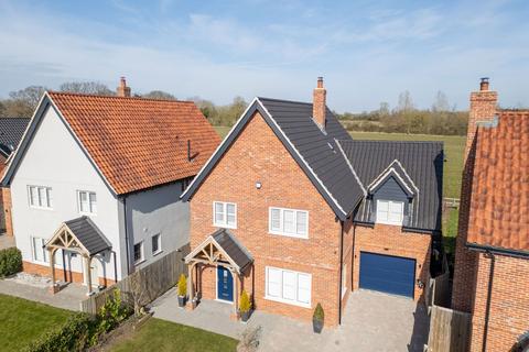 4 bedroom detached house for sale, High Road, Bressingham