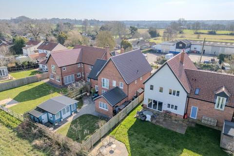 4 bedroom detached house for sale, High Road, Bressingham