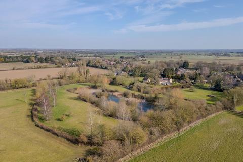 4 bedroom detached house for sale, High Road, Bressingham