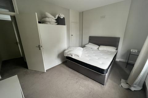 2 bedroom flat to rent, Old Street, London EC1V