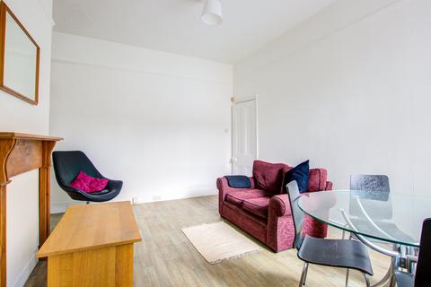 2 bedroom flat to rent, Grosvenor Gardens, Jesmond Vale,