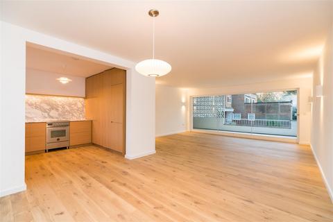 3 bedroom penthouse to rent, Darnhills, Radlett