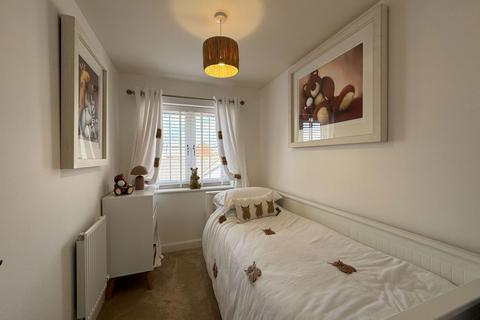 4 Lake Drive, Hythe, CT21 4BN