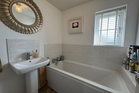 4 Lake Drive, Hythe, CT21 4BN