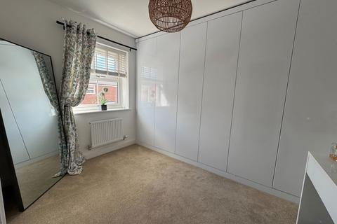 4 Lake Drive, Hythe, CT21 4BN