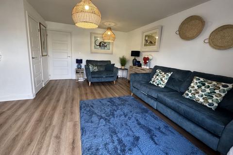 4 Lake Drive, Hythe, CT21 4BN