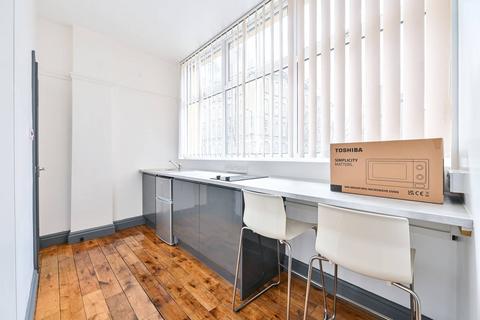 Studio to rent, King & Queen Street, Elephant and Castle, London, SE17