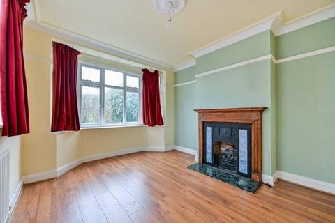 3 bedroom semi-detached house to rent, Hall Road, Isleworth, TW7