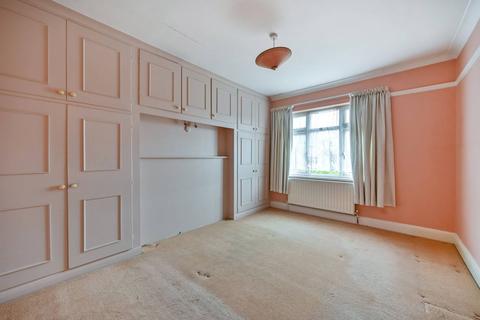 3 bedroom semi-detached house to rent, Hall Road, Isleworth, TW7