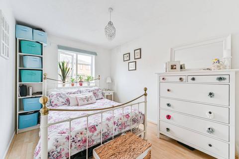 2 bedroom flat for sale, Campbell Close, Streatham Park, London, SW16