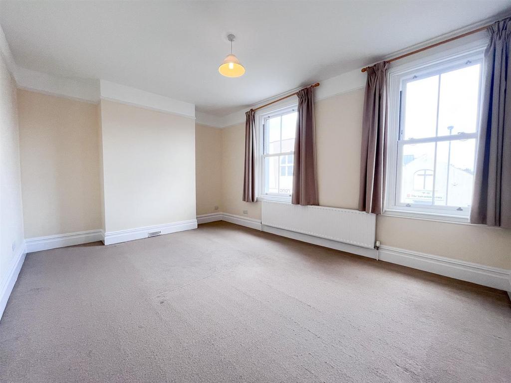 Bedroom 1.jpg