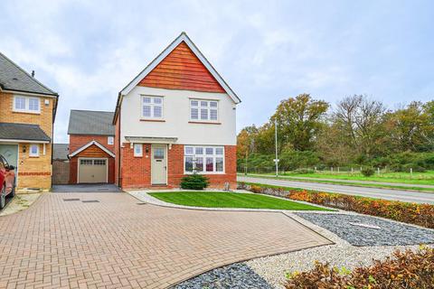 3 bedroom detached house for sale, Shackleton Grove, Leighton Buzzard