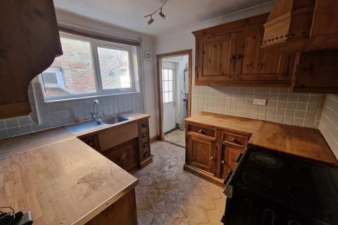 3 bedroom semi-detached house to rent, Luton, MK42