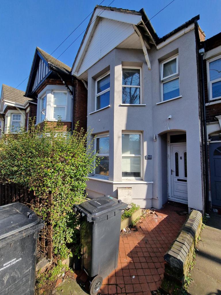 Newly renovated five bedroom house available to r