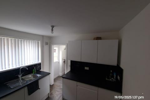 5 bedroom semi-detached house to rent, Bedford, MK42 9PU