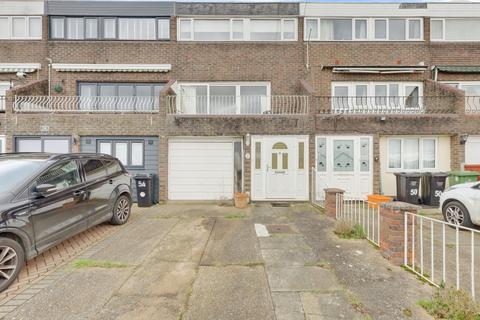 3 bedroom terraced house for sale, Kingswood Road, Basildon, SS16