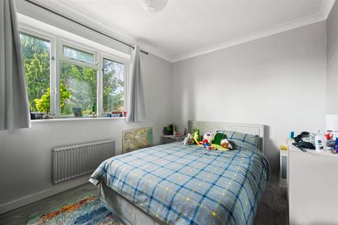 7 Fairborne Way, Guildford, GU2 9GB