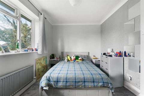 7 Fairborne Way, Guildford, GU2 9GB