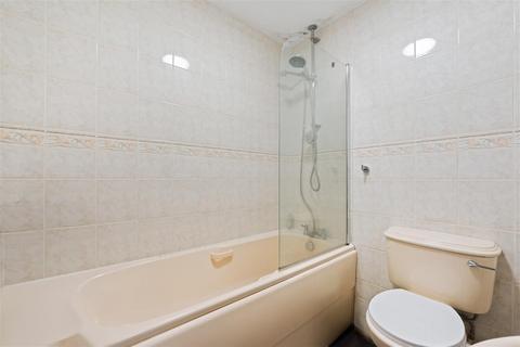 7 Fairborne Way, Guildford, GU2 9GB