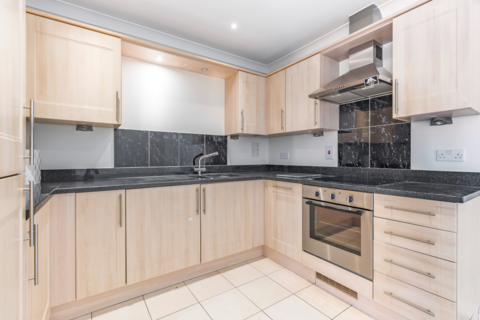 2 bedroom flat for sale, Leret Way, Leatherhead, Surrey, KT22