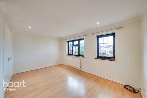 15 Bramble Road, Witham, CM8 2XA