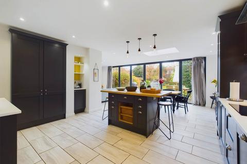 4 bedroom semi-detached house for sale, Chiltern Road, Wendover