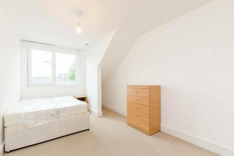 2 bedroom flat to rent, London, SE13