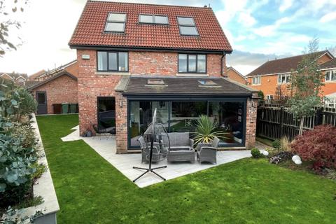 5 bedroom detached house to rent, Whinmoor Drive, Clayton West