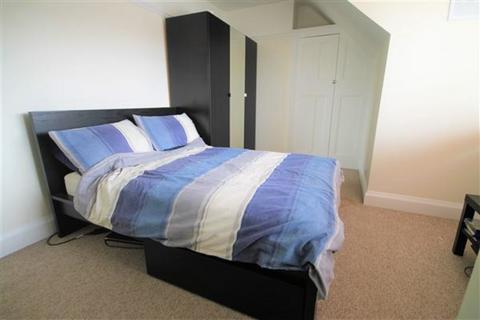 3 bedroom apartment to rent, Carbery Lane, Bournemouth