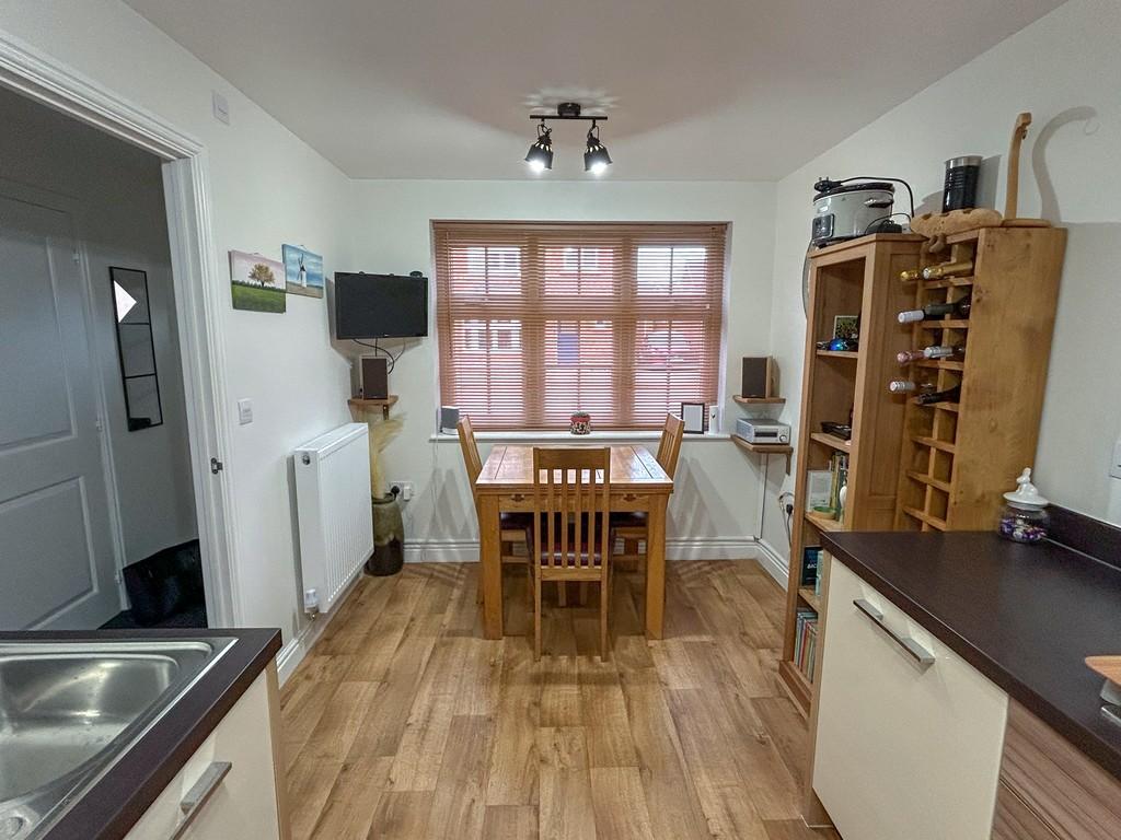 Kitchen dining area