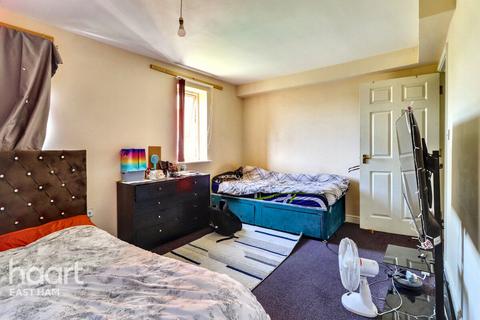 36 Albatross Close, London, E6 5NX